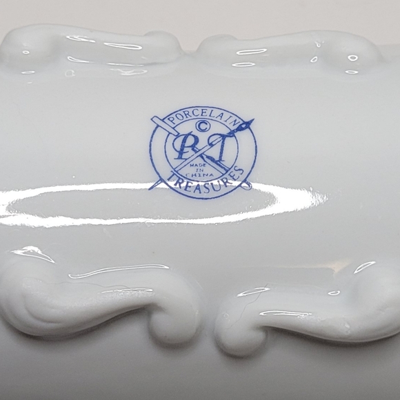 Cracker Serving Boat Vintage Porcelain Treasures Dish with 24kt Gold Trim - Picture 5 of 10